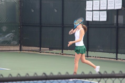 Lily Ohlman rises up to lift girls varsity tennis to a 1-2-1 record in a three-day stretch