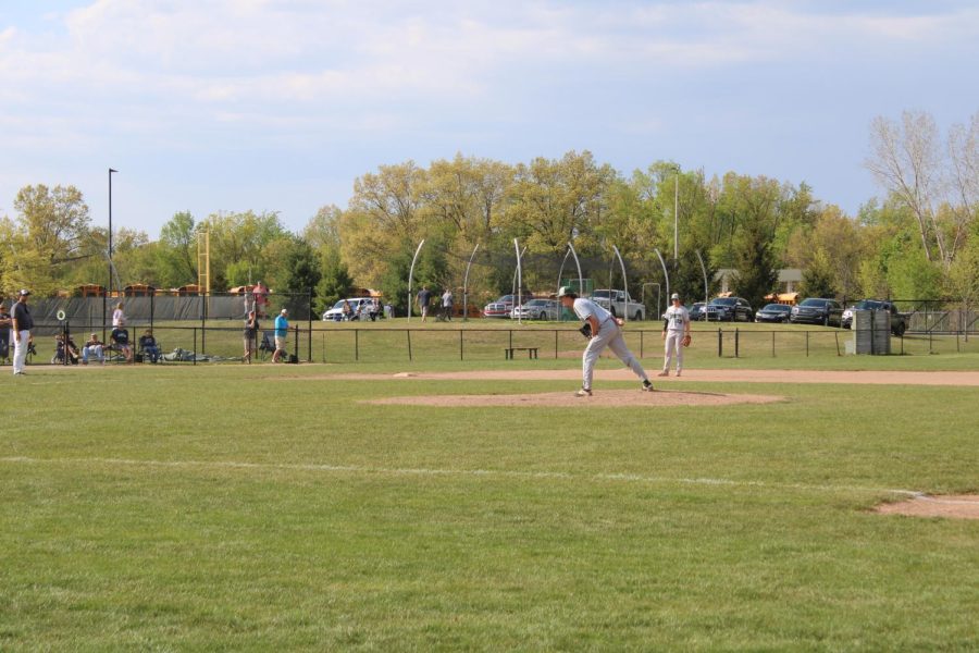 Varsity baseball suffers 2-1 loss to Lowell on balk-off