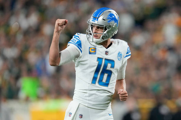 GREEN BAY, WISCONSIN - SEPTEMBER 28: Jared Goff #16 of the Detroit Lions celebrates after David Montgomery #5 scored a touchdown against the Green Bay Packers during the first quarter in the game at Lambeau Field on September 28, 2023 in Green Bay, Wisconsin. (Photo by Patrick McDermott/Getty Images)