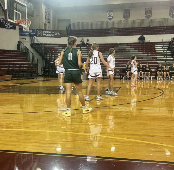 JV Girls basketball loses to Grandville, 28-39