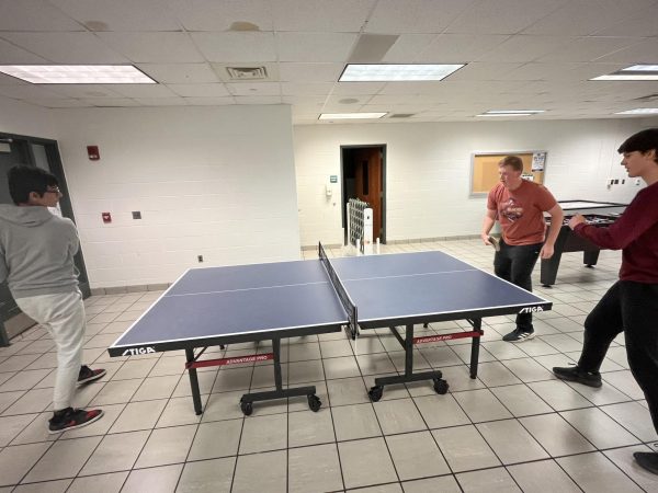 Cafeteria table tennis has recently risen in popularity