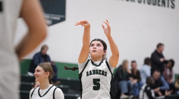 Q&A with girls Varsity basketball co-captain, junior Jenna Stibitz